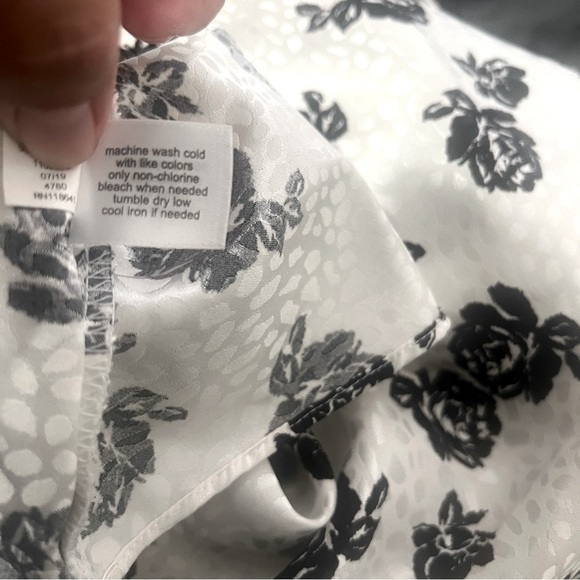 Lane Bryant Women’s Plus Size 24 Metallic Floral Button Front Blouse Business - Picture 9 of 9